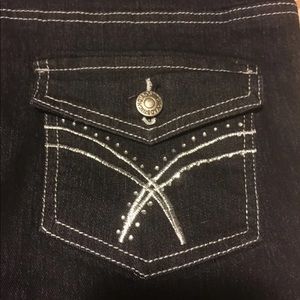 Jr’s dark wash Capri size 16